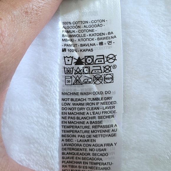 Levi's Butterflies🦋 Graphic Tee👕 - NWT - Picture 9 of 15